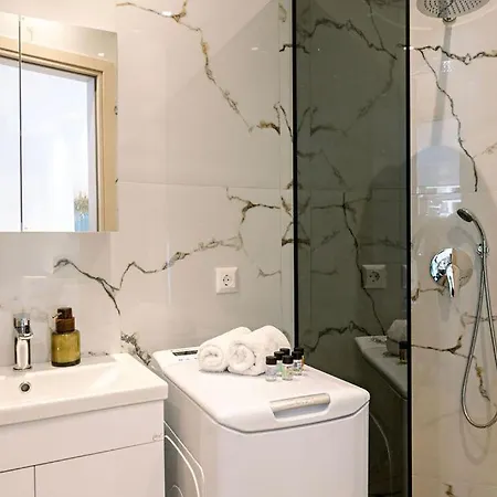 Icarus & Hermes Luxury Apartment *
