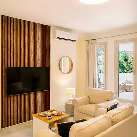 Icarus & Hermes Luxury Apartment