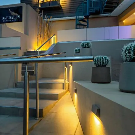 Icarus & Hermes Luxury Apartment *